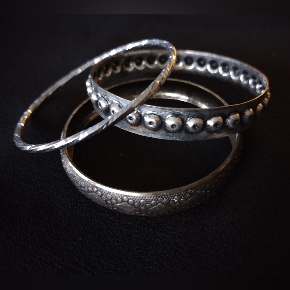 Jewelry - Silver Tone Bangle Set